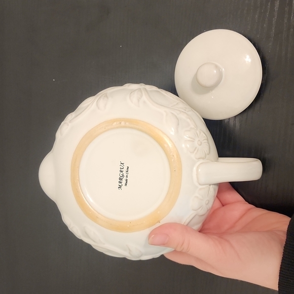 Margaux porcelain teapot - Picture 5 of 6